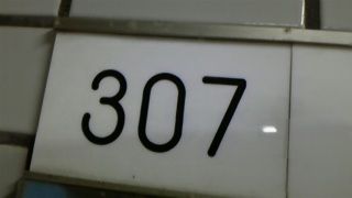 �V��